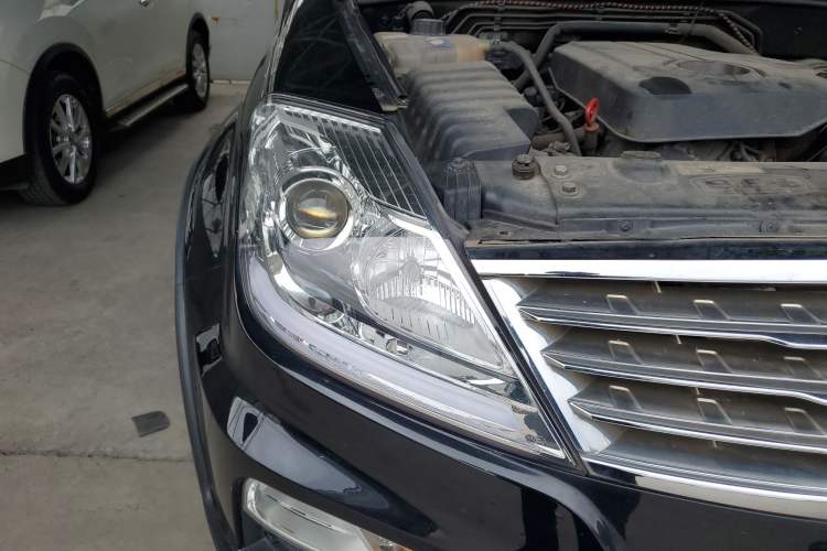 Used SsangYong Rexton W 2014 2.0T Two-Wheel Drive Elite Navigation Version with 5 Seats Right Front Headlight