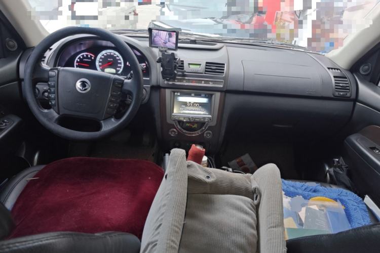 Used SsangYong Rexton W 2014 2.0T Four-Wheel Drive Luxury Navigation Version with 5 Seats Center Console