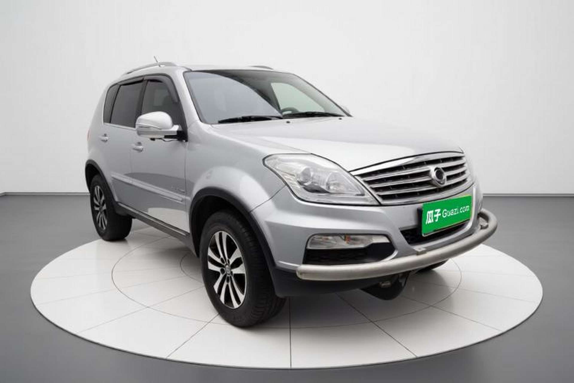 Used SsangYong Rexton W 2014 2.0T Four-Wheel Drive Luxury Navigation Version with 5 Seats Exterior 2