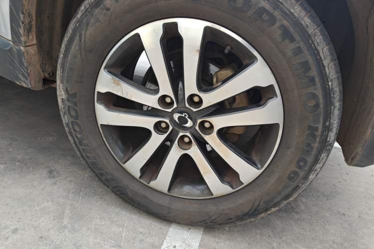 Used SsangYong Rexton W 2014 2.0T Four-Wheel Drive Luxury Navigation Version with 5 Seats Right Front Wheel Hub