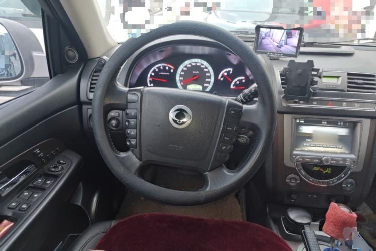 Used SsangYong Rexton W 2014 2.0T Four-Wheel Drive Luxury Navigation Version with 5 Seats Steering Wheel