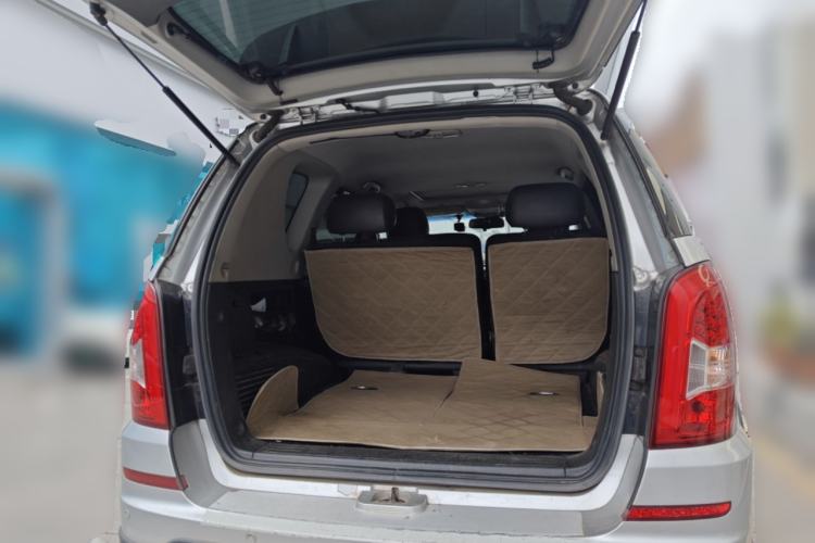Used SsangYong Rexton W 2014 2.0T Four-Wheel Drive Luxury Navigation Version with 5 Seats Trunk