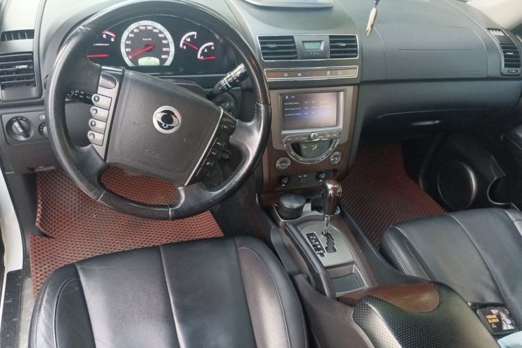 Used SsangYong Rexton W 2014 2.0T Four-Wheel Drive Luxury Navigation Version with 5 Seats Center Console