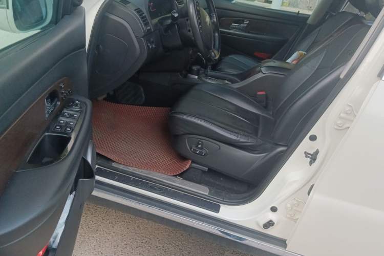 Used SsangYong Rexton W 2014 2.0T Four-Wheel Drive Luxury Navigation Version with 5 Seats Driver Seat