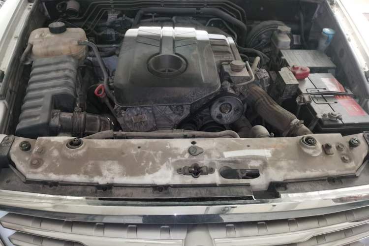 Used SsangYong Rexton W 2014 2.0T Four-Wheel Drive Luxury Navigation Version with 5 Seats Engine Bay