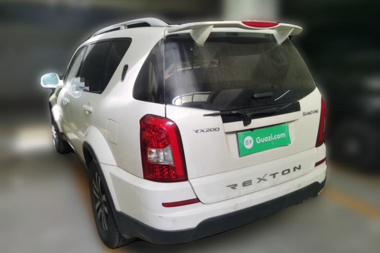 Used SsangYong Rexton W 2014 2.0T Four-Wheel Drive Luxury Navigation Version with 5 Seats Exterior 3