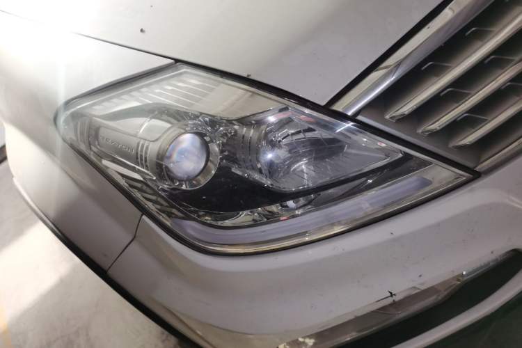 Used SsangYong Rexton W 2014 2.0T Four-Wheel Drive Luxury Navigation Version with 5 Seats Exterior 6