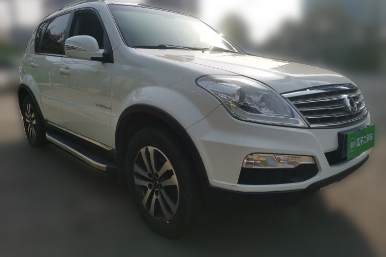 Used SsangYong Rexton W 2014 2.0T Four-Wheel Drive Luxury Navigation Version with 7 Seats Front Right 45 Deg