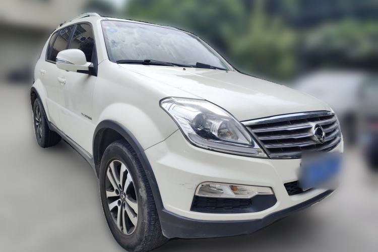 Used SsangYong Rexton W 2014 2.0T Four-Wheel Drive Luxury Navigation Version with 5 Seats Front Right 45 Deg