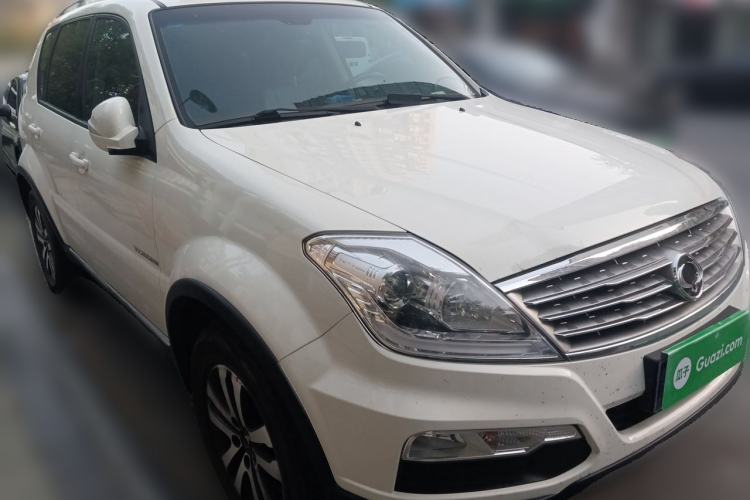 Used SsangYong Rexton W 2014 2.0T Four-Wheel Drive Luxury Navigation Version with 5 Seats Front Right 45 Deg