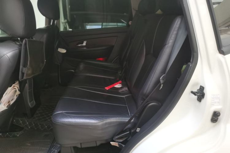 Used SsangYong Rexton W 2014 2.0T Four-Wheel Drive Luxury Navigation Version with 5 Seats Interior 4