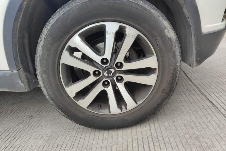 Used SsangYong Rexton W 2014 2.0T Four-Wheel Drive Luxury Navigation Version with 5 Seats Right Front Wheel Hub