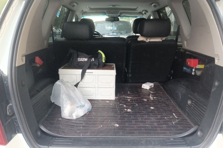 Used SsangYong Rexton W 2014 2.0T Four-Wheel Drive Luxury Navigation Version with 5 Seats Trunk