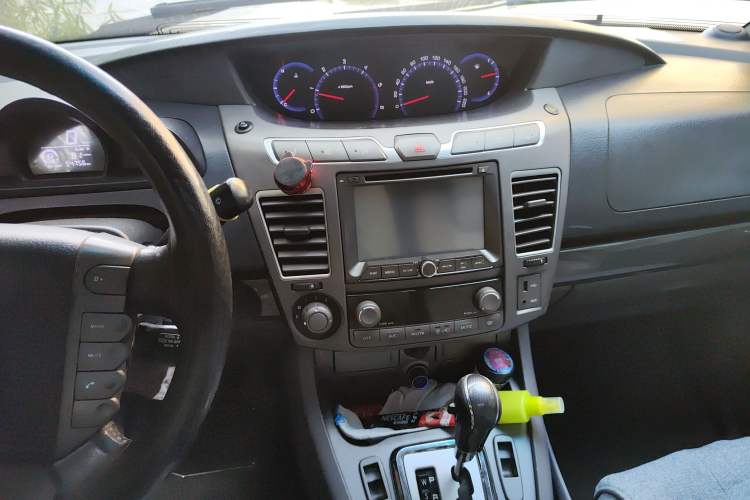 Used SsangYong Rodius 2014 2.0T Diesel 4x4 Luxury Navigation Edition Audio And AC Panel