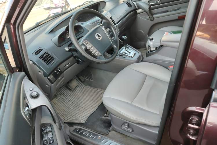 Used SsangYong Rodius 2014 2.0T Diesel Two-Wheel Drive Luxury Navigation Edition Driver Seat
