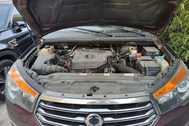 Used SsangYong Rodius 2014 2.0T Diesel 4x4 Luxury Navigation Edition Engine Bay