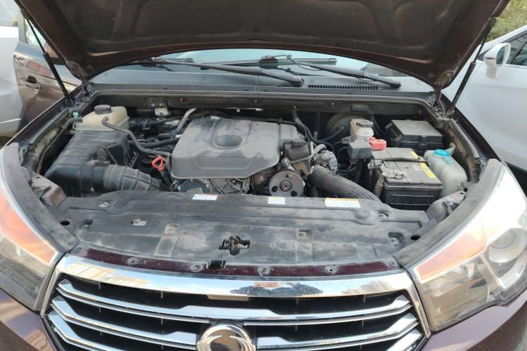 Used SsangYong Rodius 2014 2.0T Diesel Two-Wheel Drive Luxury Navigation Edition Engine Bay
