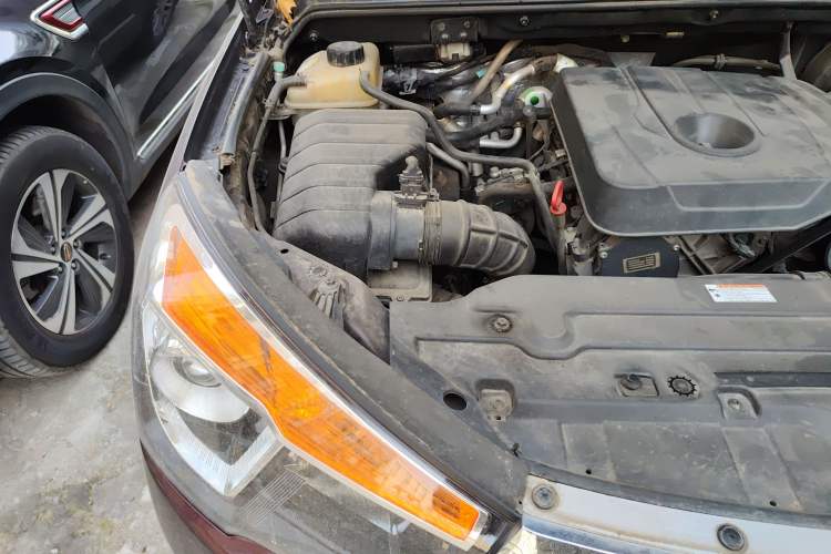 Used SsangYong Rodius 2014 2.0T Diesel 4x4 Luxury Navigation Edition Engine Bay Right