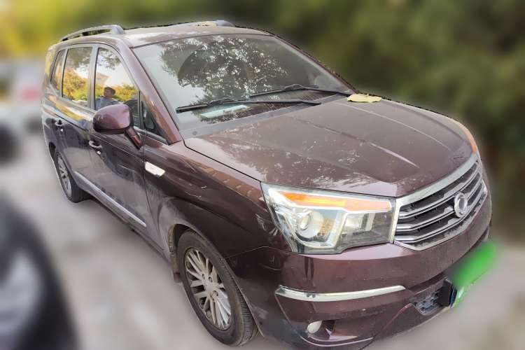 Used SsangYong Rodius 2014 2.0T Diesel 4x4 Luxury Navigation Edition Front Right 45 Deg