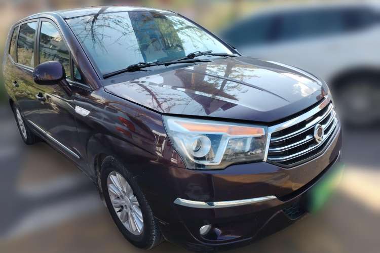 Used SsangYong Rodius 2014 2.0T Diesel Two-Wheel Drive Luxury Navigation Edition Front Right 45 Deg