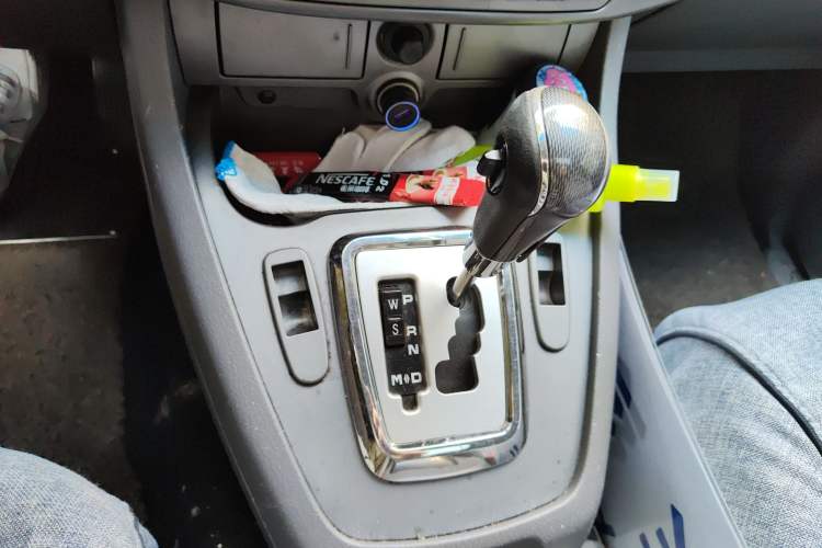 Used SsangYong Rodius 2014 2.0T Diesel 4x4 Luxury Navigation Edition Gear Lever