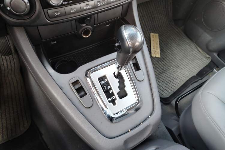 Used SsangYong Rodius 2014 2.0T Diesel Two-Wheel Drive Luxury Navigation Edition Gear Lever