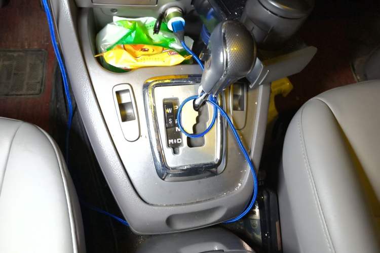 Used SsangYong Rodius 2014 2.0T Diesel 4x4 Luxury Navigation Edition Gear Lever