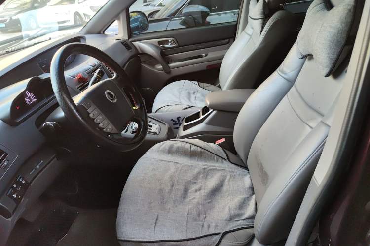 Used SsangYong Rodius 2014 2.0T Diesel 4x4 Luxury Navigation Edition Left Front Seat