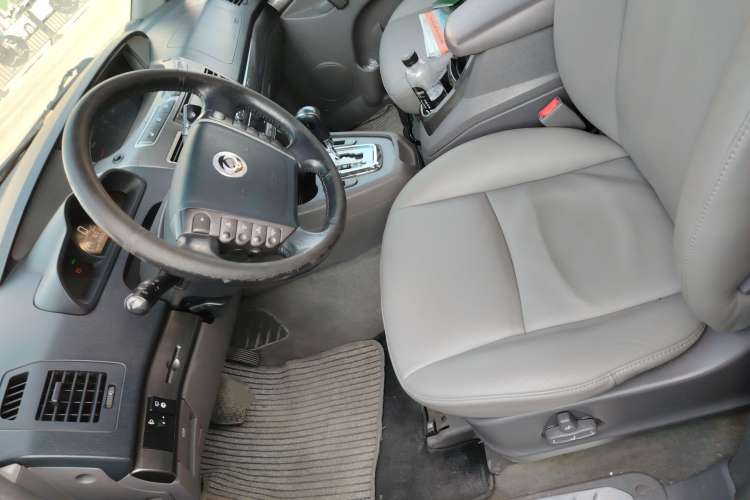 Used SsangYong Rodius 2014 2.0T Diesel Two-Wheel Drive Luxury Navigation Edition Left Front Seat