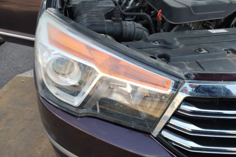 Used SsangYong Rodius 2014 2.0T Diesel Two-Wheel Drive Luxury Navigation Edition Right Front Headlight