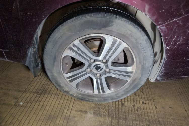 Used SsangYong Rodius 2014 2.0T Diesel 4x4 Luxury Navigation Edition Right Front Wheel Hub