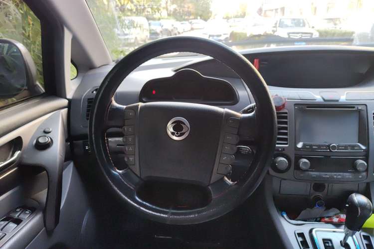 Used SsangYong Rodius 2014 2.0T Diesel 4x4 Luxury Navigation Edition Steering Wheel
