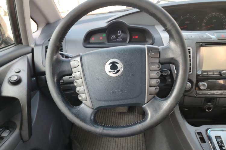 Used SsangYong Rodius 2014 2.0T Diesel Two-Wheel Drive Luxury Navigation Edition Steering Wheel