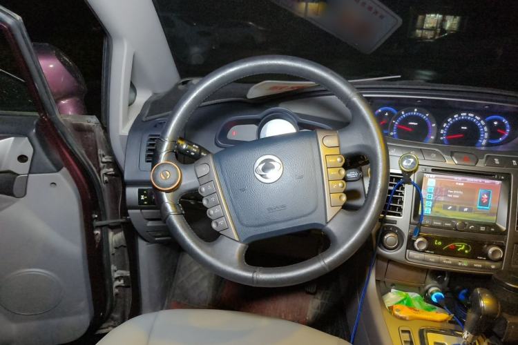 Used SsangYong Rodius 2014 2.0T Diesel 4x4 Luxury Navigation Edition Steering Wheel