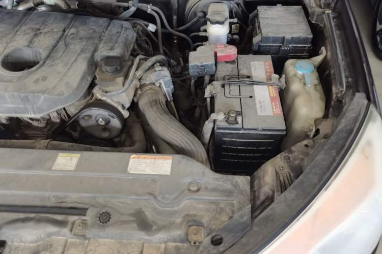 Used SsangYong Rodius 2014 2.0T Diesel Two-Wheel Drive Luxury Navigation Edition Engine Bay Left
