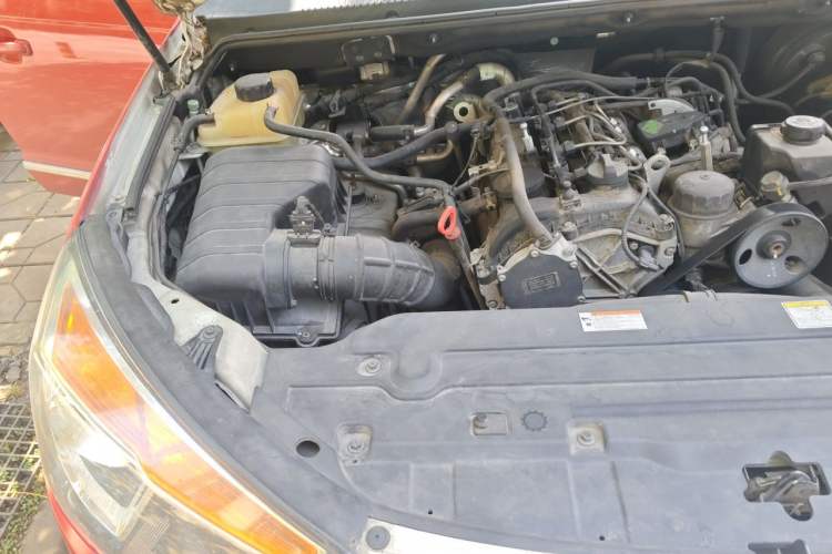 Used SsangYong Rodius 2014 2.0T Diesel 4x4 Luxury Navigation Edition Engine Bay Right