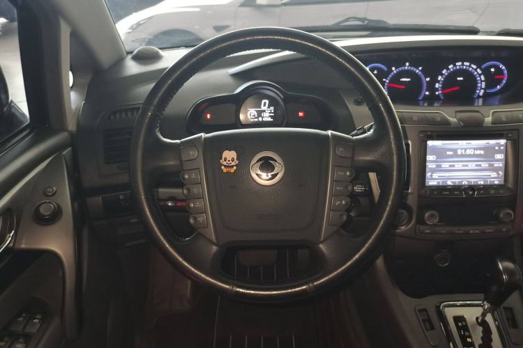 Used SsangYong Rodius 2014 2.0T Diesel Two-Wheel Drive Luxury Navigation Edition Steering Wheel