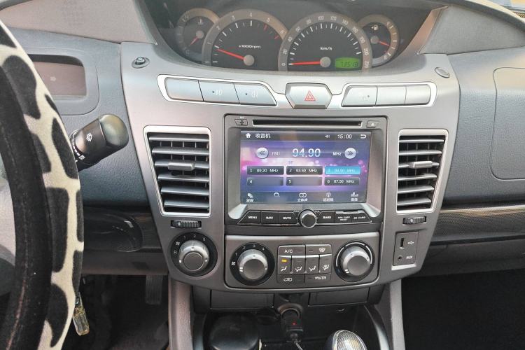 Used SsangYong Rodius 2014 2.0T Diesel Two-Wheel Drive Elite Navigation Edition Audio And AC Panel