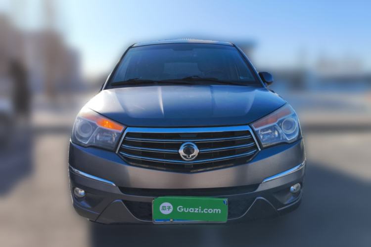 Used SsangYong Rodius 2014 2.0T Diesel Two-Wheel Drive Luxury Navigation Edition Front