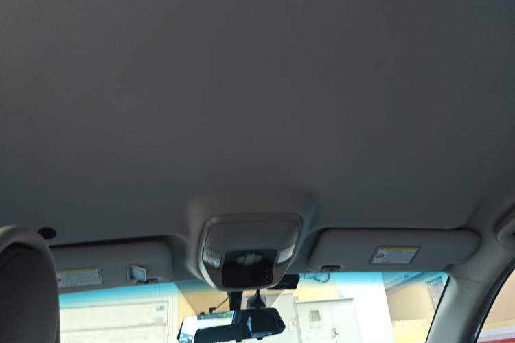 Used SsangYong Rodius 2014 2.0T Diesel Two-Wheel Drive Elite Navigation Edition Headliner