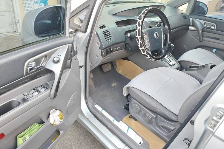 Used SsangYong Rodius 2014 2.0T Diesel Two-Wheel Drive Elite Navigation Edition Interior 3