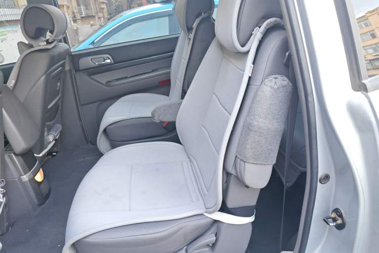 Used SsangYong Rodius 2014 2.0T Diesel Two-Wheel Drive Elite Navigation Edition Interior 4