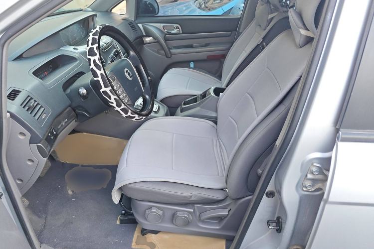 Used SsangYong Rodius 2014 2.0T Diesel Two-Wheel Drive Elite Navigation Edition Left Front Seat