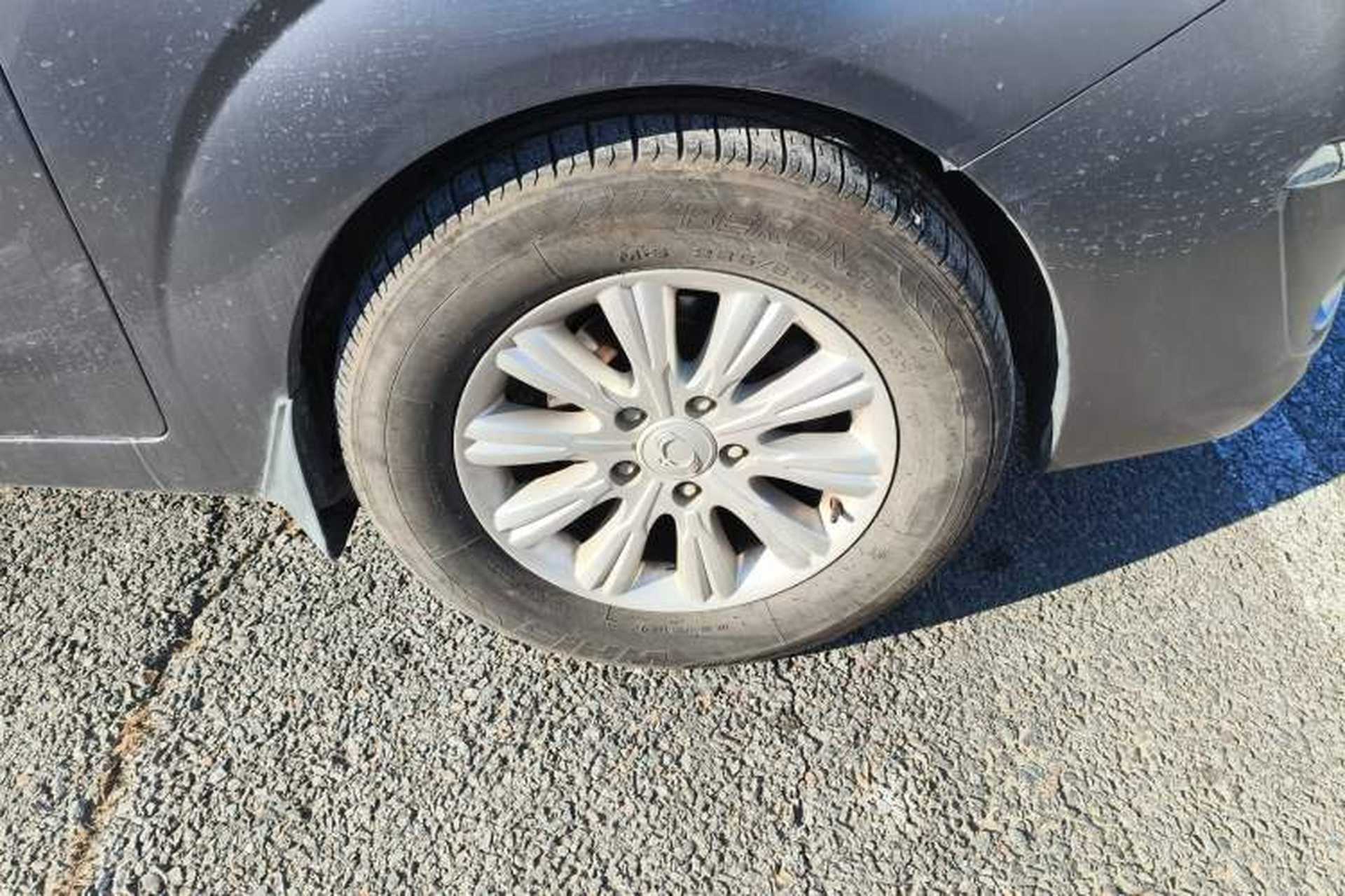 Used SsangYong Rodius 2014 2.0T Diesel Two-Wheel Drive Luxury Navigation Edition Right Front Wheel Hub