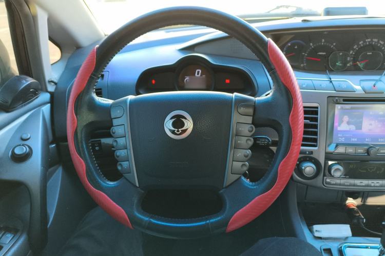 Used SsangYong Rodius 2014 2.0T Diesel Two-Wheel Drive Luxury Navigation Edition Steering Wheel