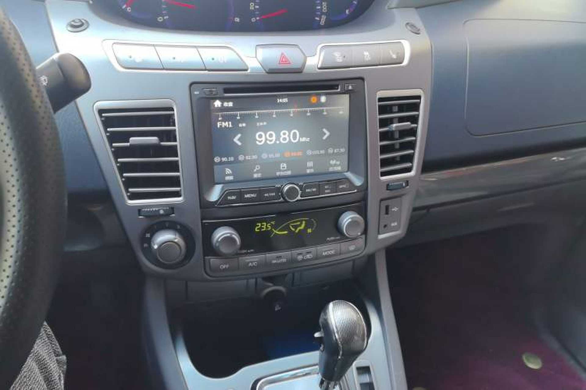 Used SsangYong Rodius 2014 2.0T Diesel 4x4 Luxury Navigation Edition Audio And AC Panel
