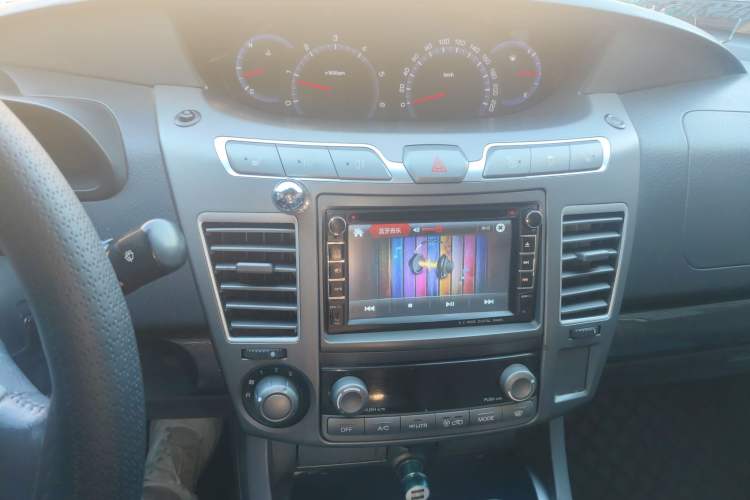 Used SsangYong Rodius 2014 2.0T Diesel 4x4 Luxury Navigation Edition Audio And AC Panel