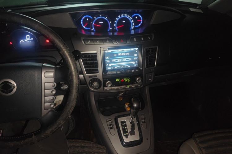 Used SsangYong Rodius 2014 2.0T Diesel 4x4 Luxury Navigation Edition Audio And AC Panel