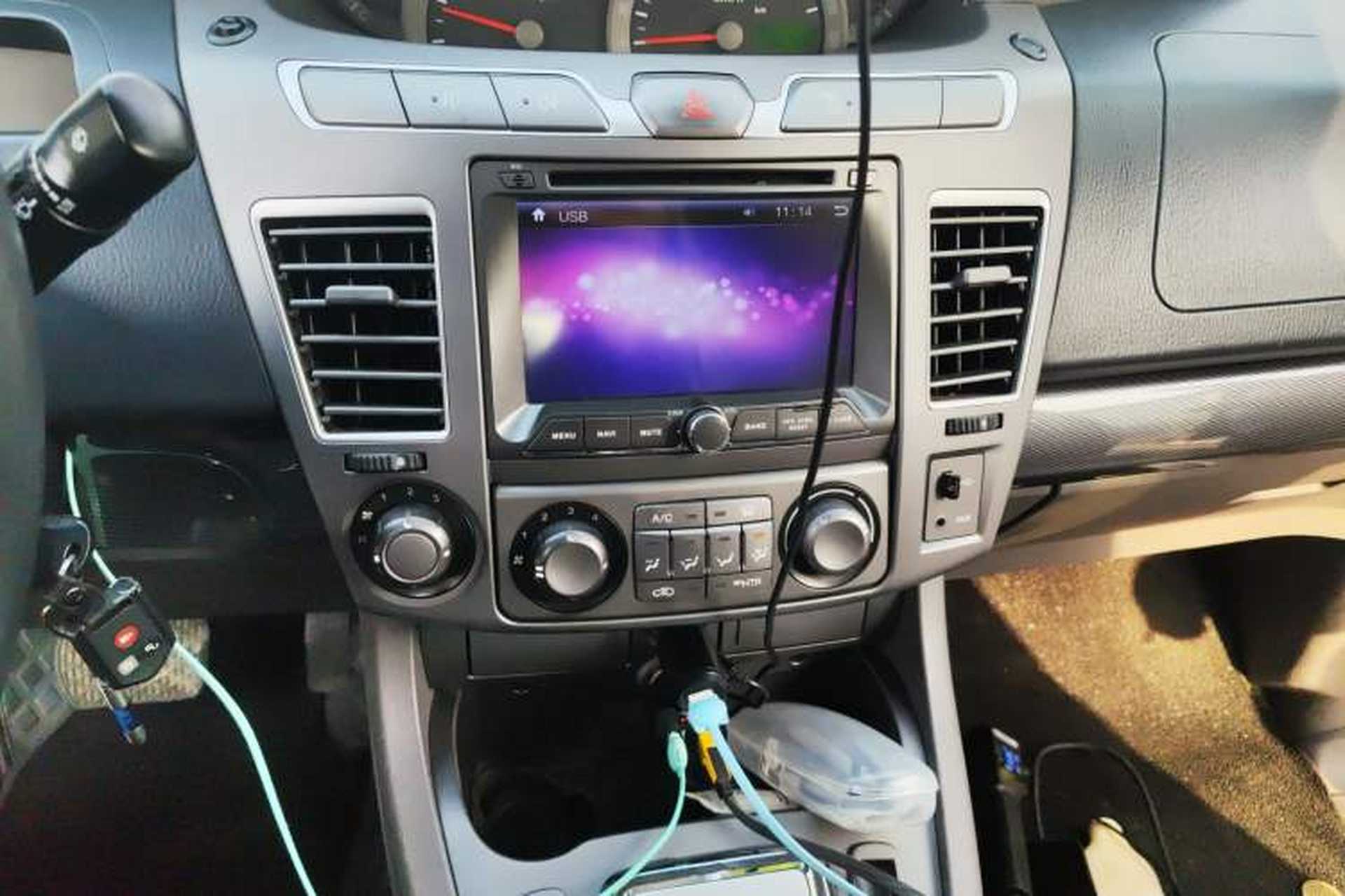 Used SsangYong Rodius 2014 2.0T Diesel Two-Wheel Drive Elite Navigation Edition Audio And AC Panel