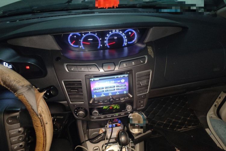 Used SsangYong Rodius 2014 2.0T Diesel Two-Wheel Drive Luxury Navigation Edition Audio And AC Panel